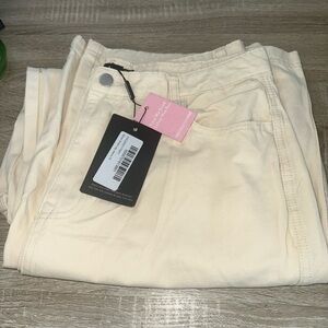 NWT Pretty Little Thing, Cream, Beige, Wide Leg Pants Size 16- Small Stain